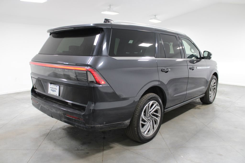 Used 2025 Lincoln Navigator Reserve image 9