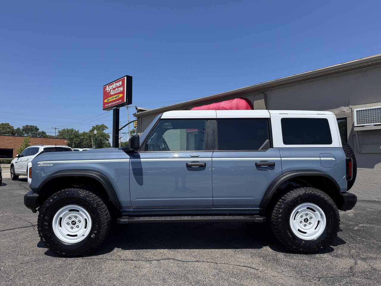 Used 2023 Ford Bronco Heritage Edition AWD/4WD image 5