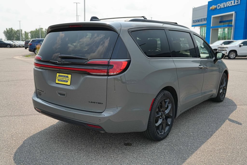 Used 2025 Chrysler Pacifica Limited FWD image 6