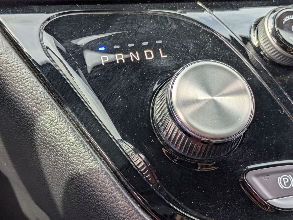 Used 2025 Chrysler Pacifica Select image 23