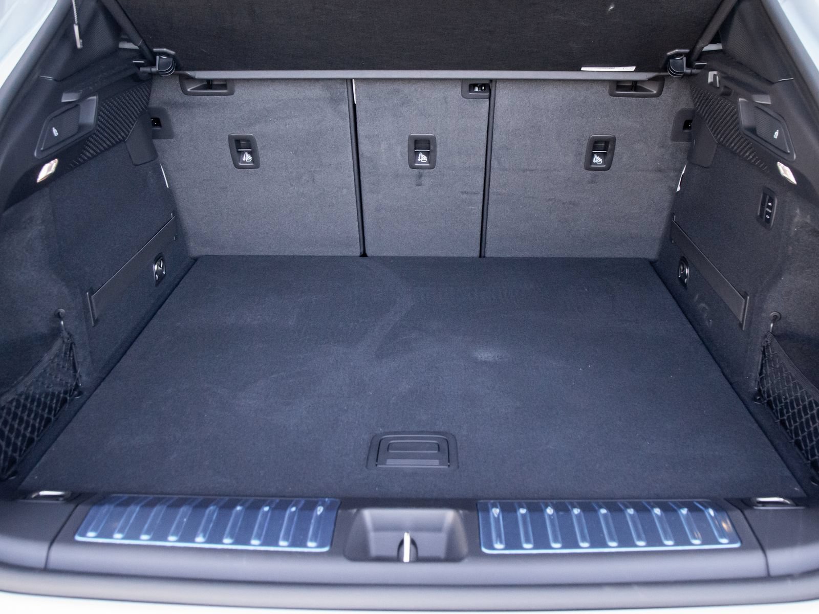 Certified 2025 Porsche Macan Electric RWD image 15