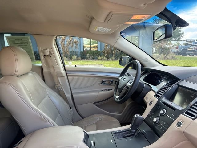Used 2015 Ford Taurus SEL w/ Equipment Group 201A FWD image 11