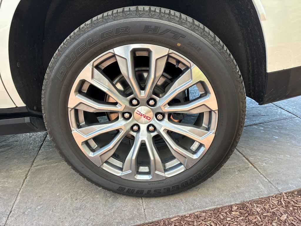 Used 2021 GMC Yukon Denali w/ Denali Premium Package AWD/4WD image 10
