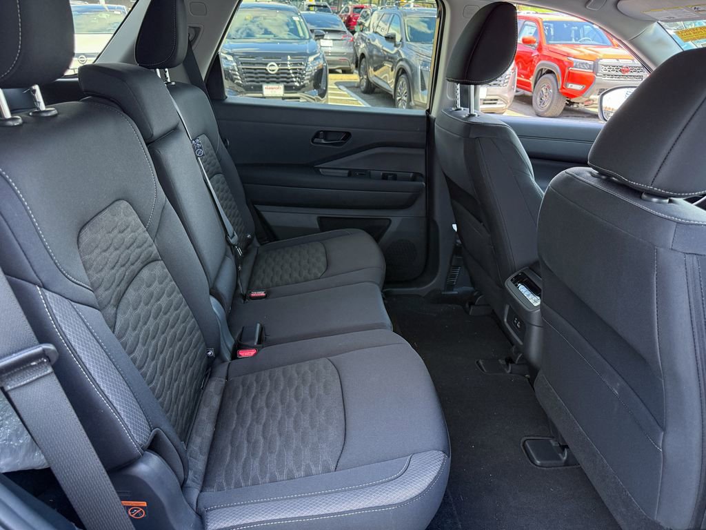 Certified 2025 Nissan Pathfinder SV image 21