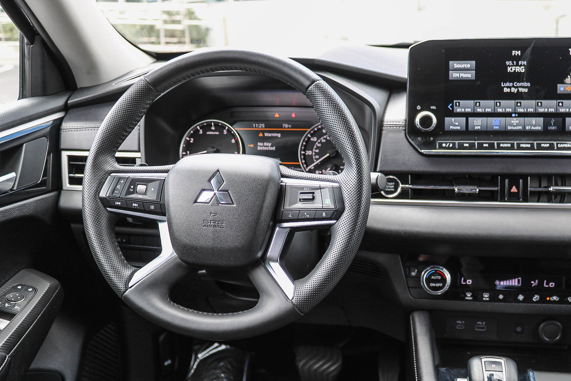 Used 2024 Mitsubishi Outlander SE AWD/4WD image 15