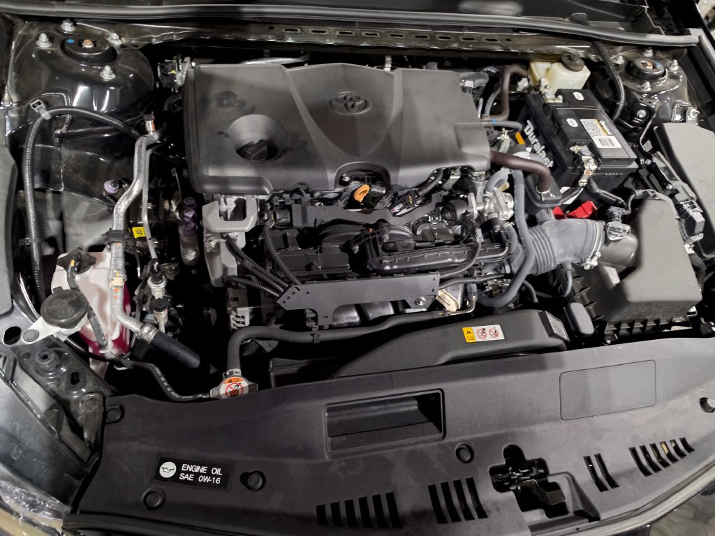 Used 2021 Toyota Camry SE w/ Cold Weather Package FWD image 9