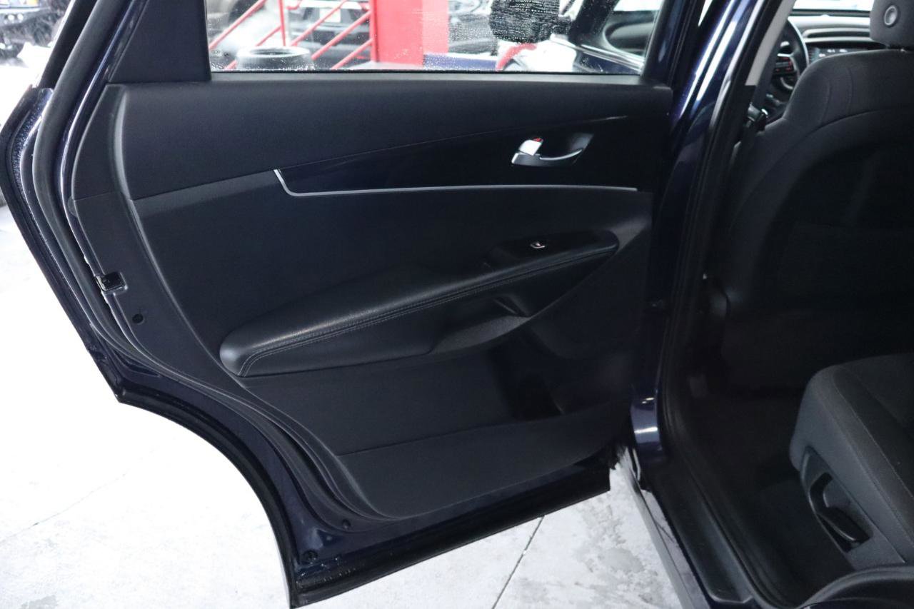 Used 2020 Kia Sorento LX image 21