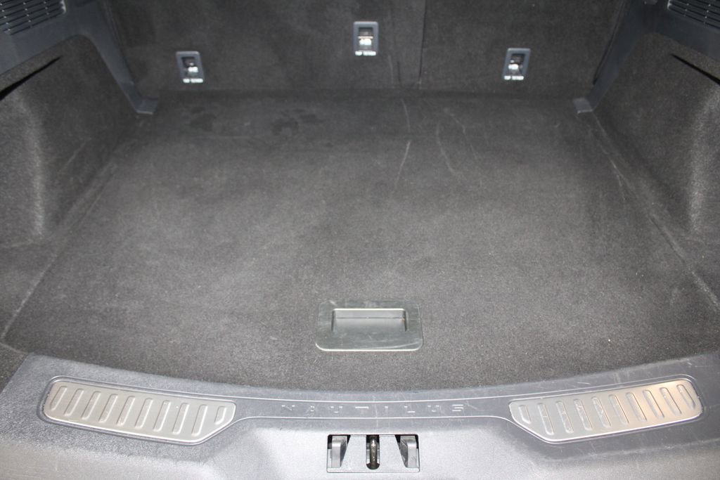 Used 2024 Lincoln Nautilus Reserve image 16