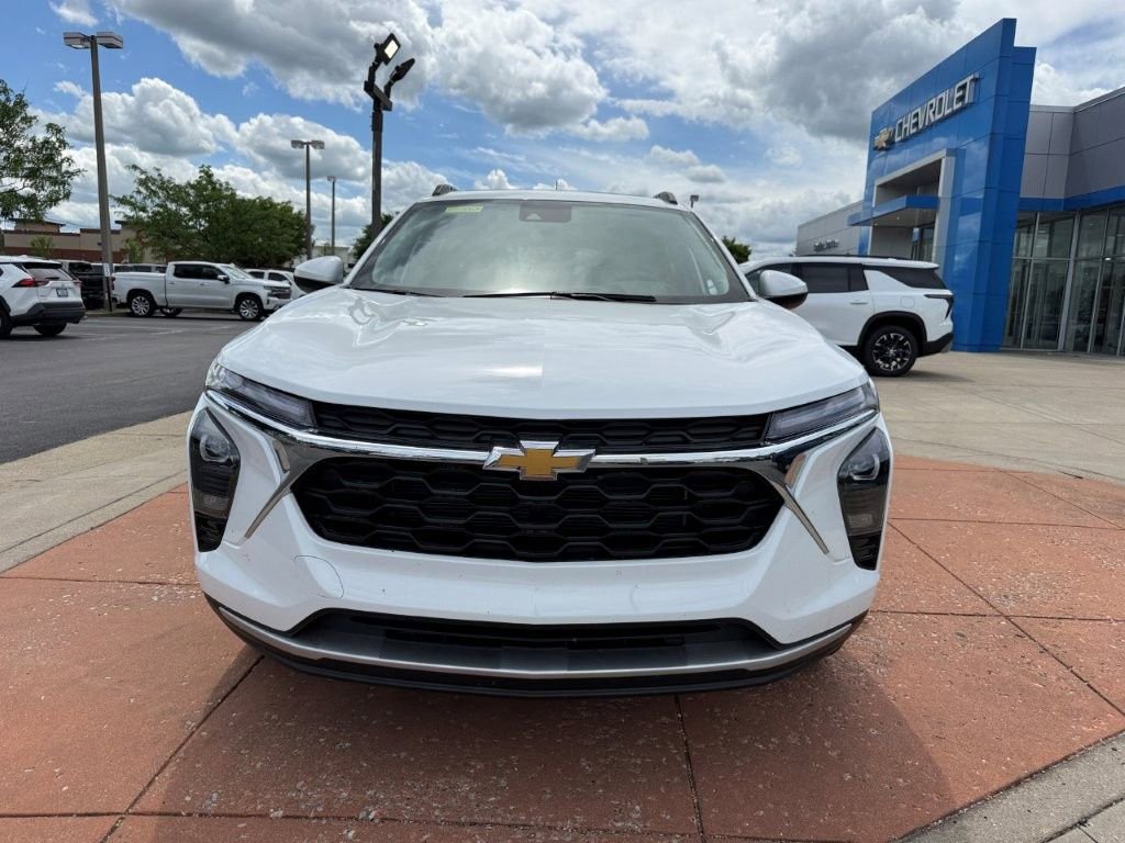 New 2026 Chevrolet Trax LT w/ Sunroof Package FWD image 2