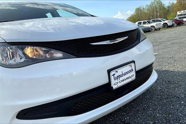 Used 2022 Chrysler Voyager LX FWD image 30
