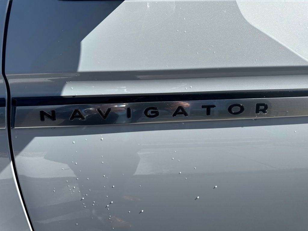 Used 2026 Lincoln Navigator Reserve AWD/4WD image 12