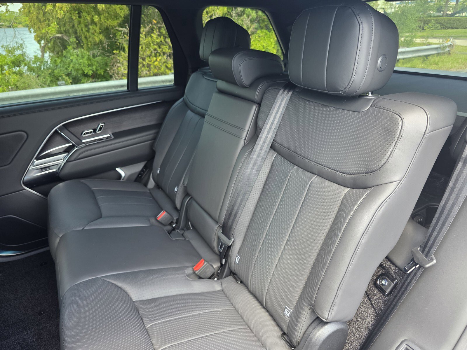New 2026 Land Rover Range Rover Long Wheelbase SE AWD/4WD image 14
