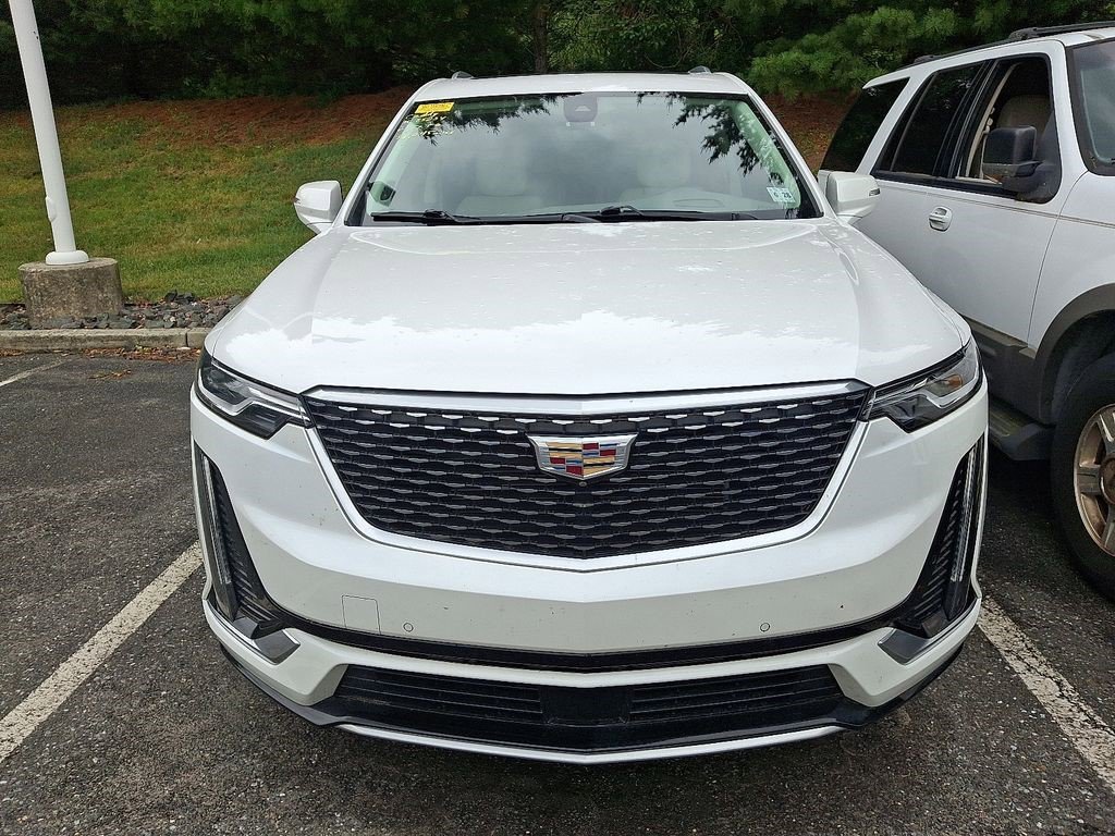 Used 2023 Cadillac XT6 Premium Luxury w/ Technology Package AWD/4WD image 2