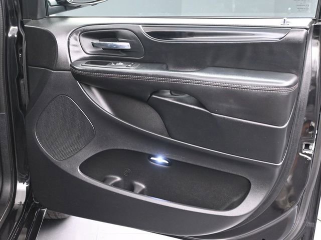 Used 2020 Dodge Grand Caravan SE FWD image 11