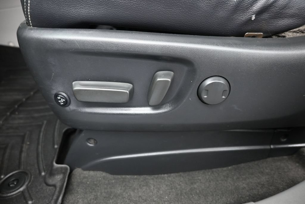 Used 2014 Toyota Sienna SE FWD image 20