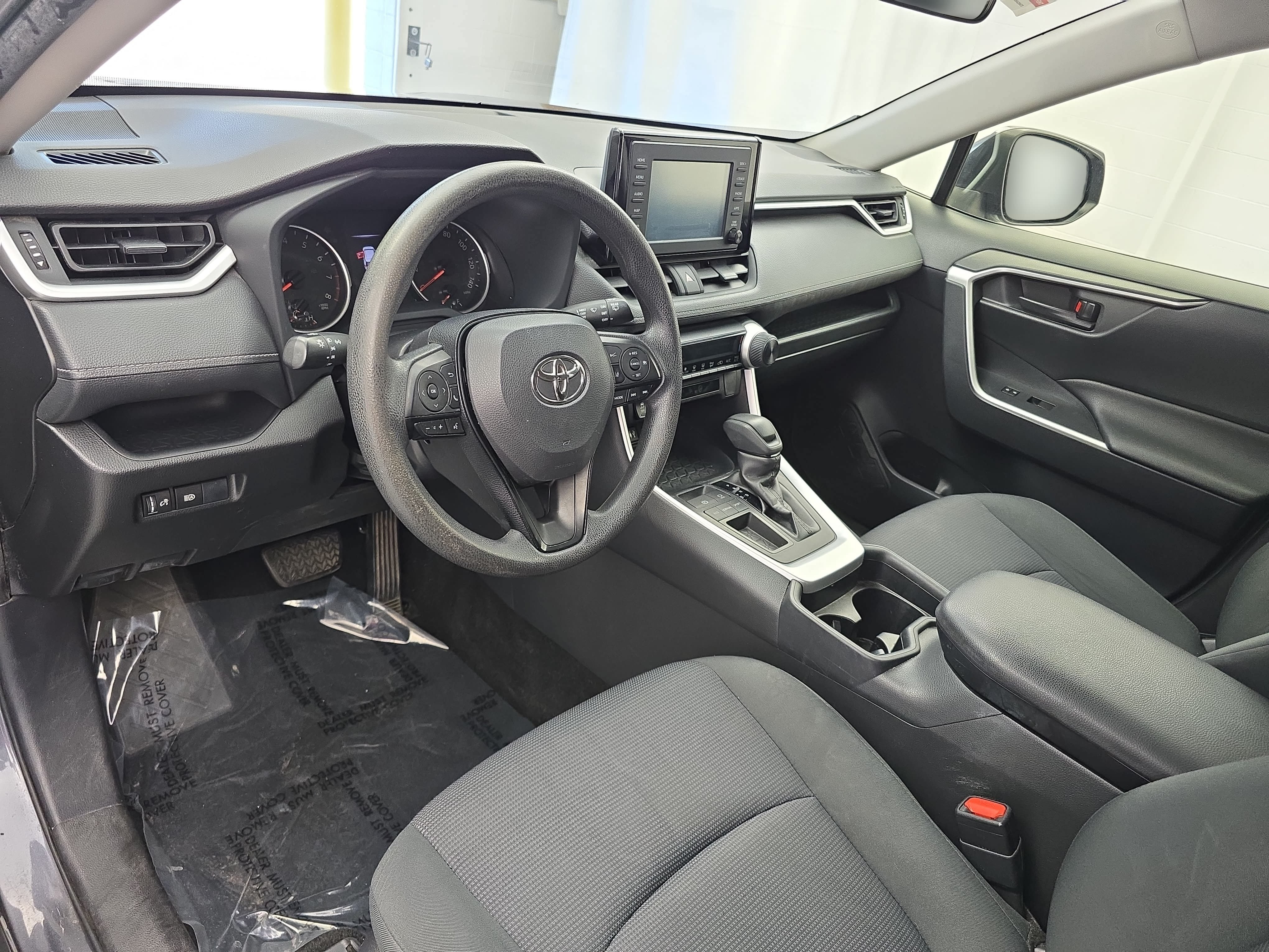 Used 2019 Toyota RAV4 LE FWD image 15