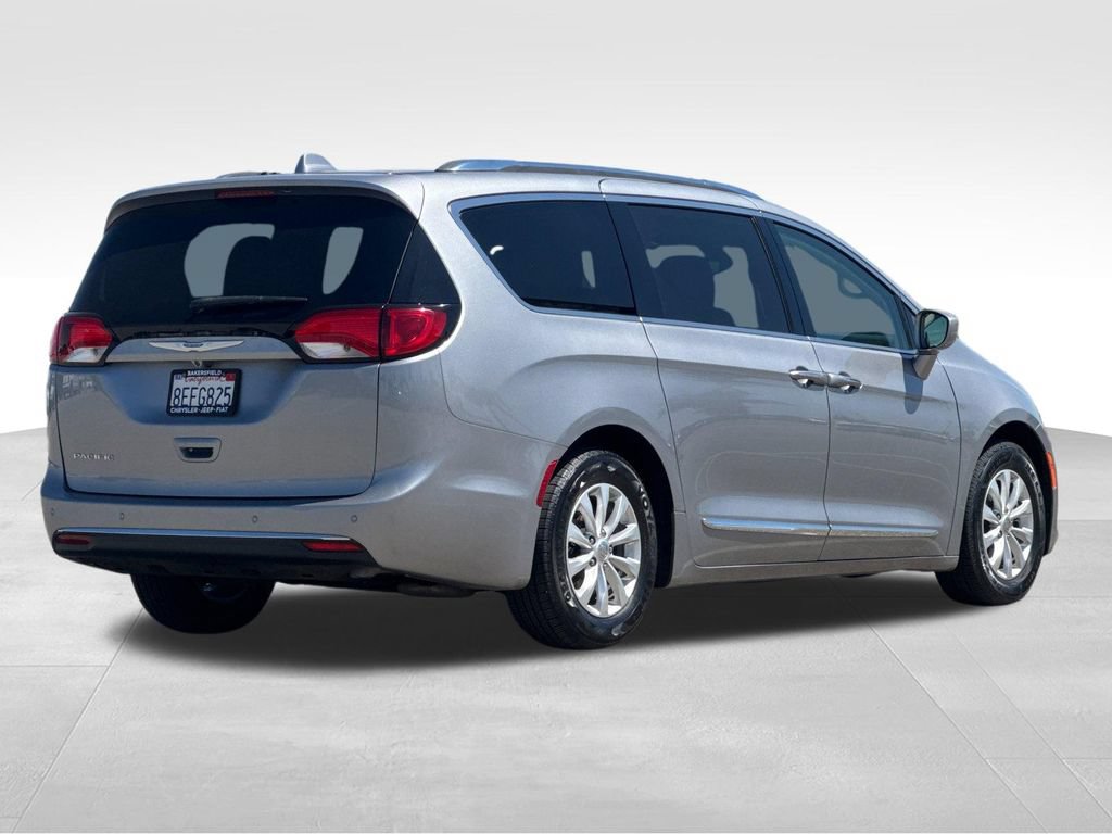 Used 2018 Chrysler Pacifica Touring-L Plus FWD image 5