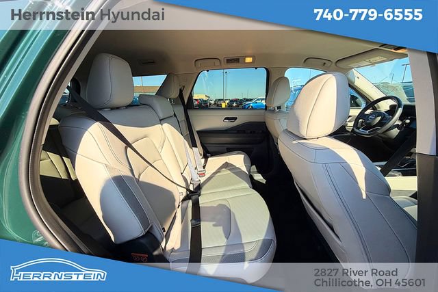 Used 2024 Nissan Pathfinder SL w/ Black Appearance Package AWD/4WD image 29