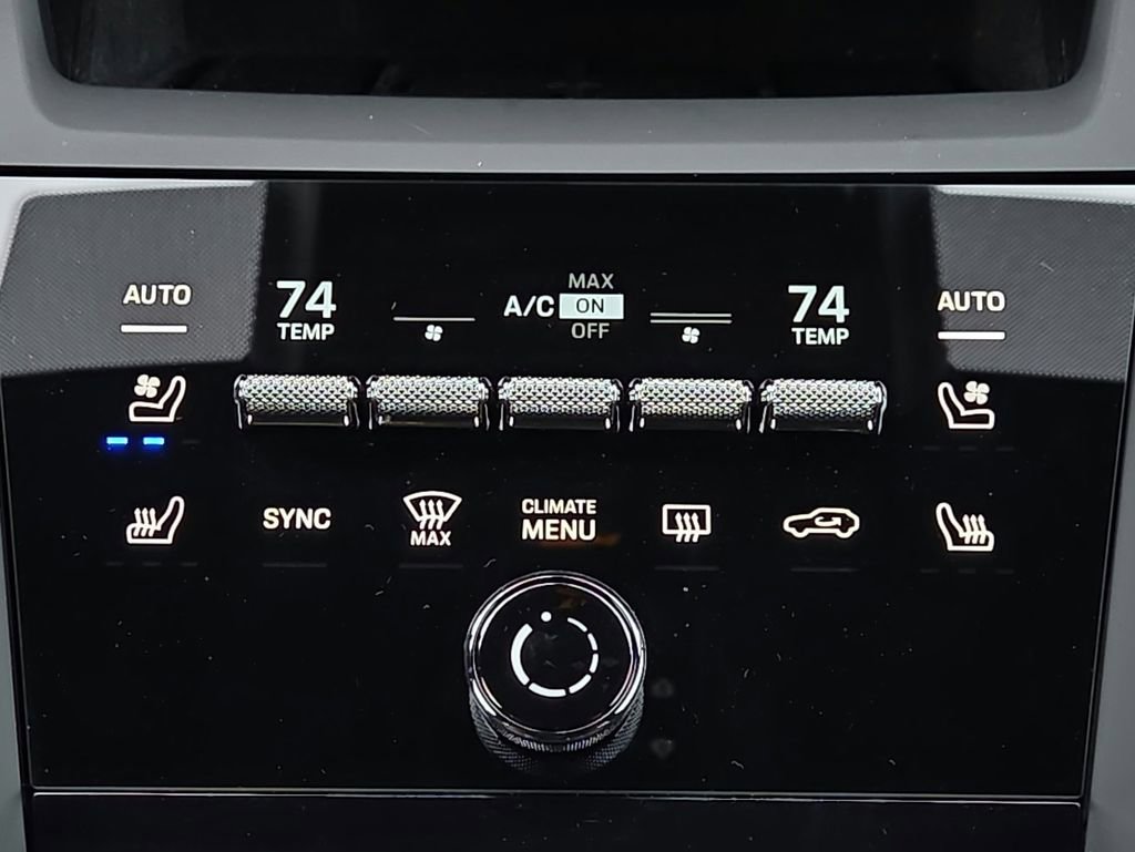 Certified 2025 Porsche Macan 4S Electric image 13