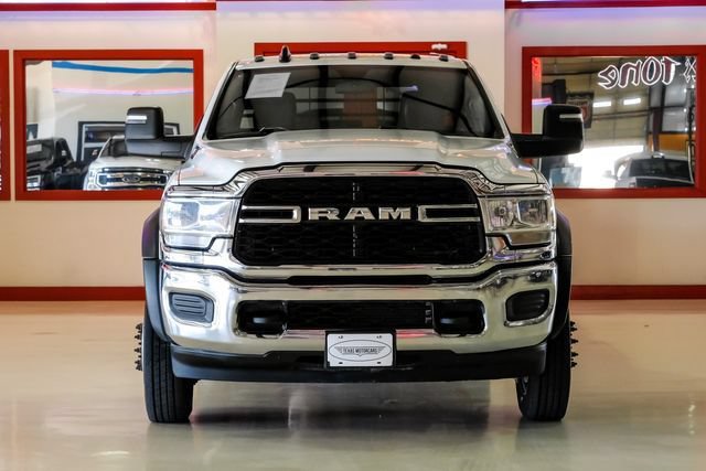 Used 2024 RAM 5500 Tradesman w/ Chrome Appearance Group AWD/4WD image 9
