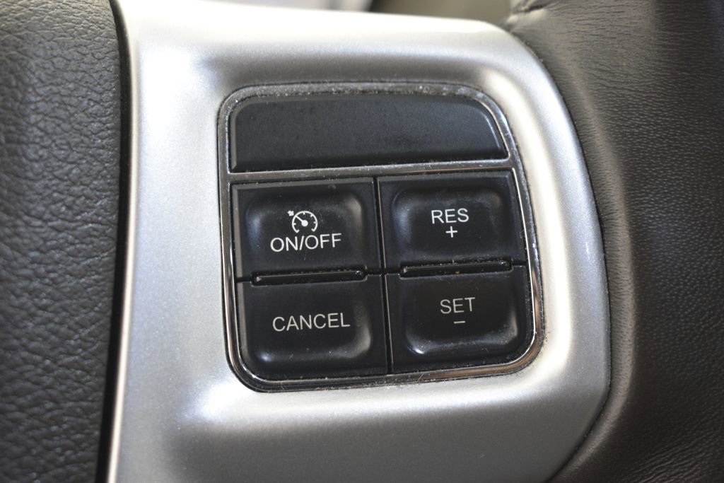 Used 2015 Chrysler Town & Country Touring w/ Driver Convenience Group image 43