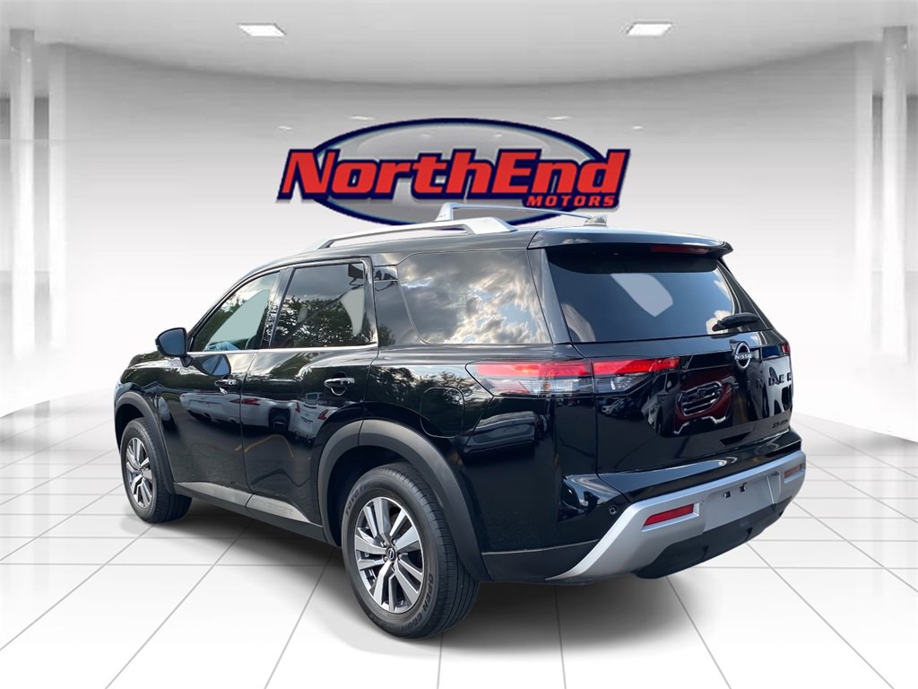 Used 2023 Nissan Pathfinder SL w/ Black Appearance Package image 5