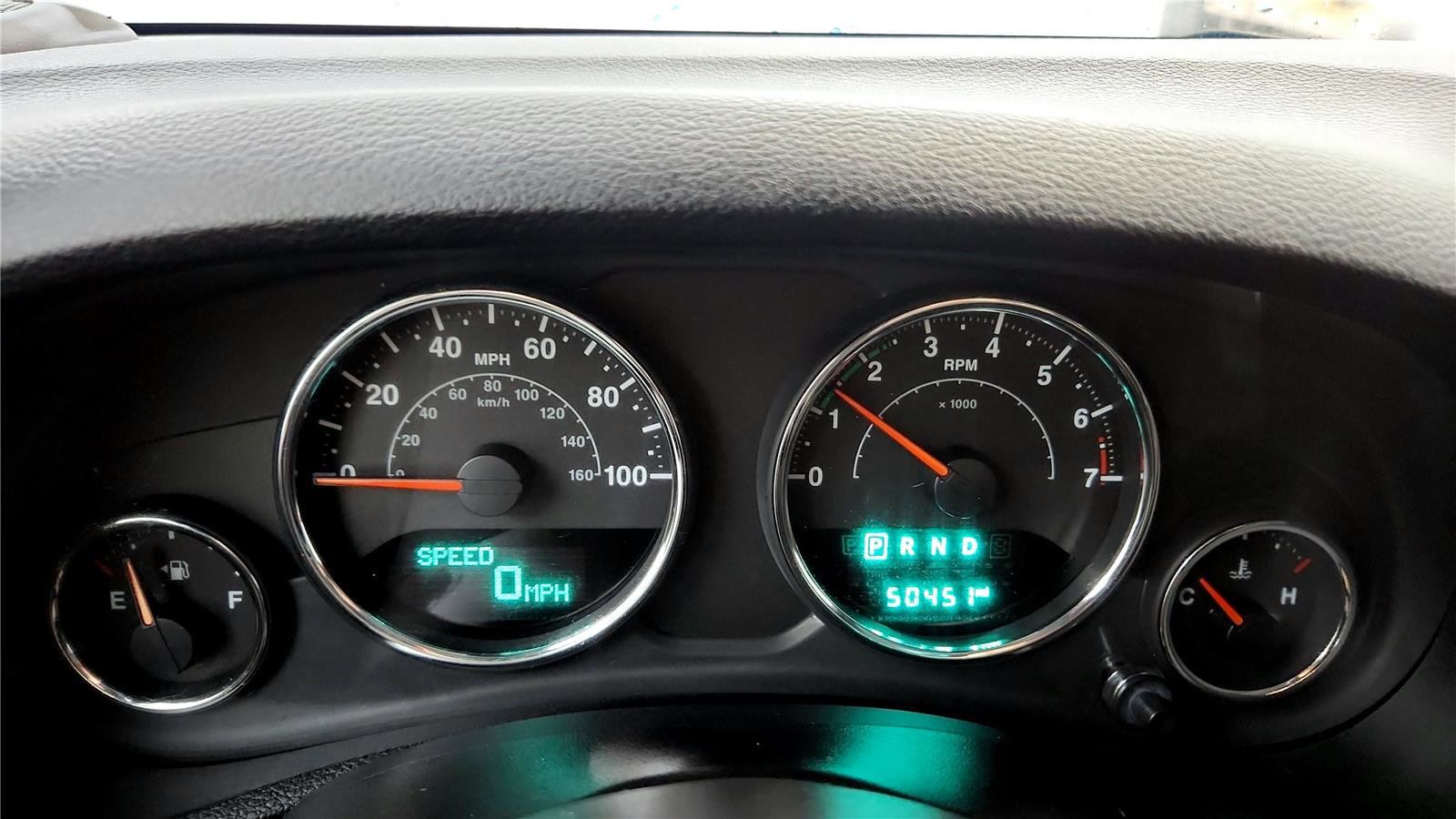 Used 2018 Jeep Wrangler Sahara w/ Connectivity Group image 18