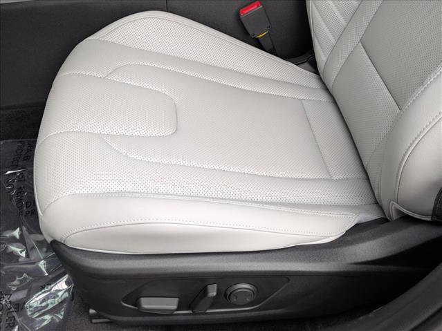 New 2025 Hyundai Elantra Limited image 4