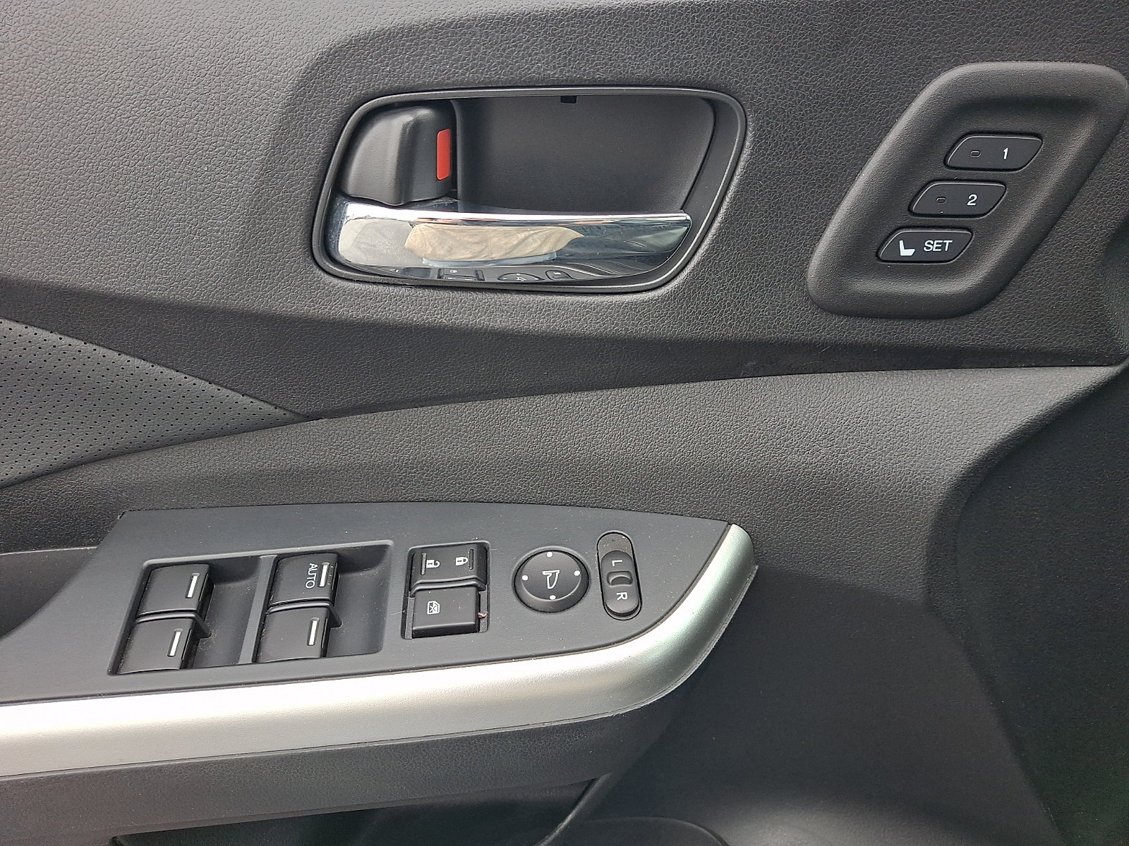Used 2015 Honda CR-V Touring image 12