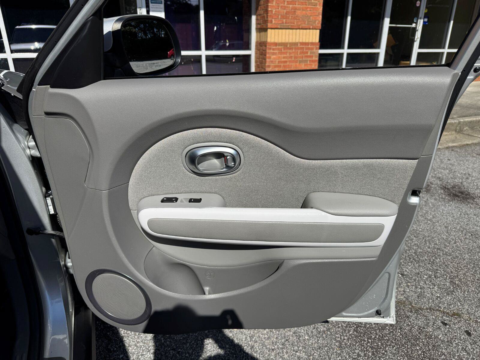 Used 2016 Kia Soul EV FWD image 39