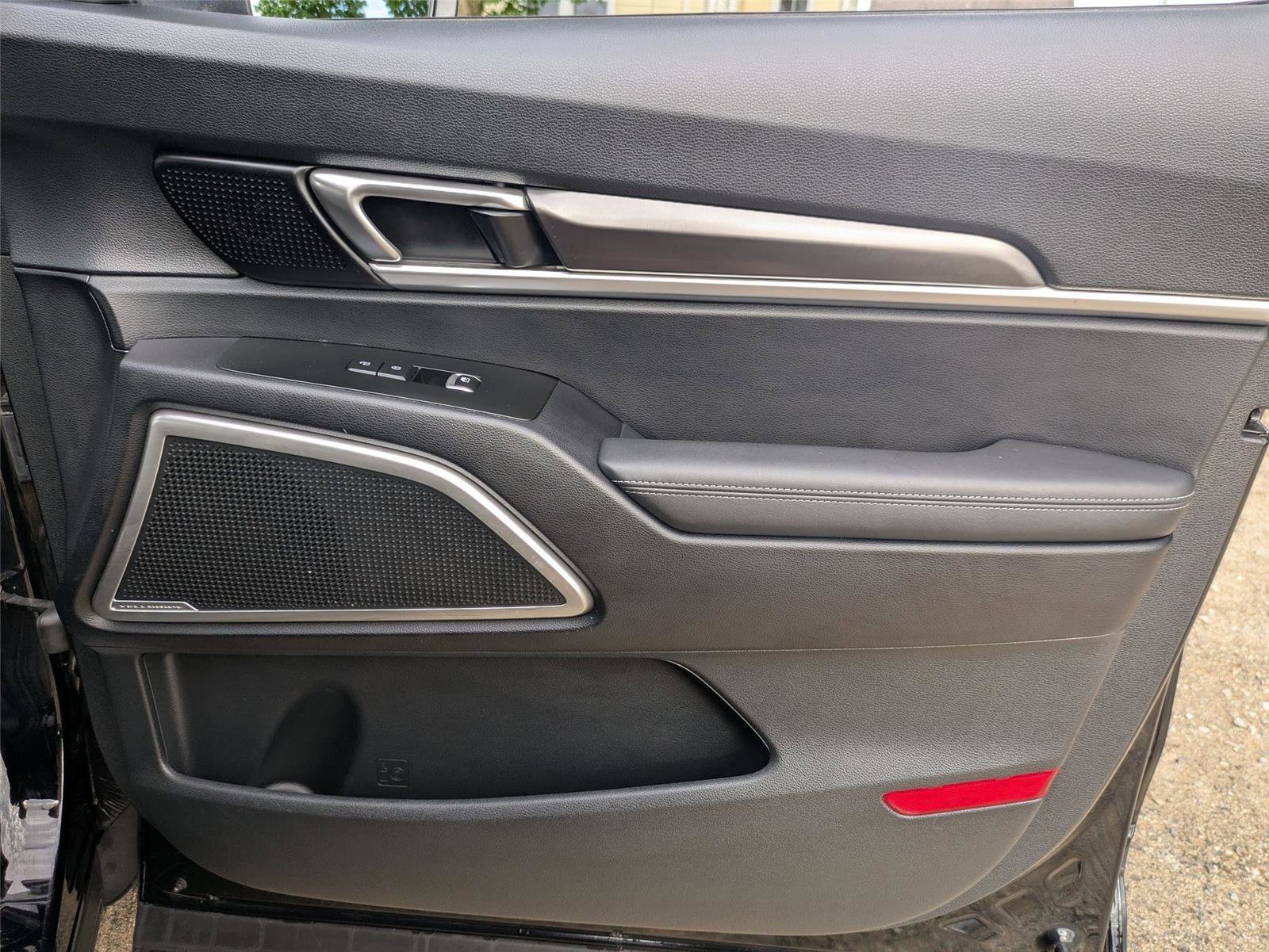 Used 2023 Kia Telluride LX image 36