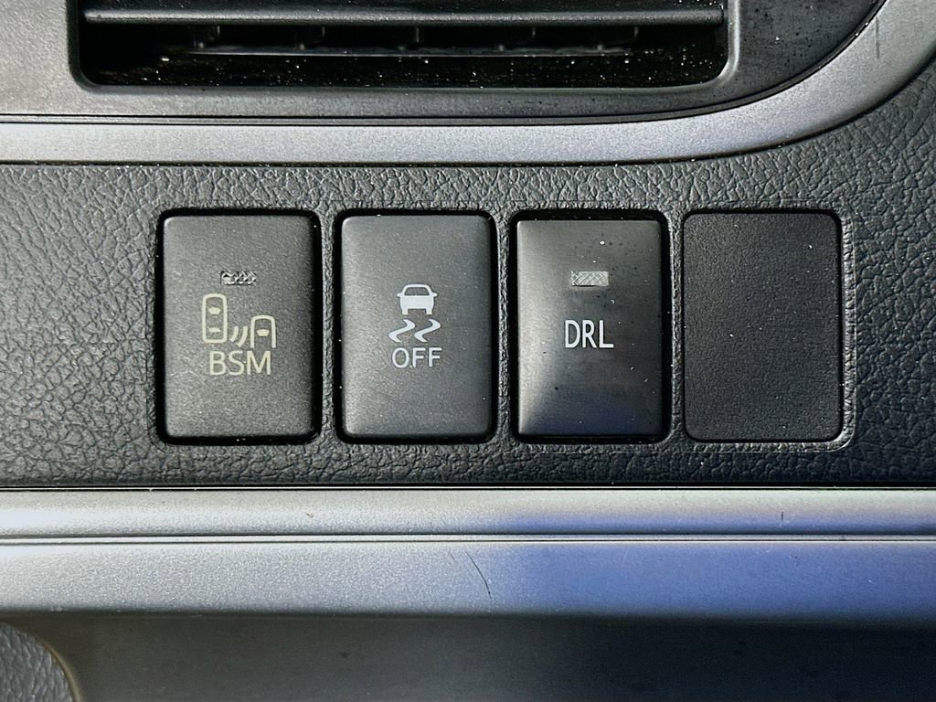 Used 2014 Toyota Camry SE w/ Leather Package FWD image 12