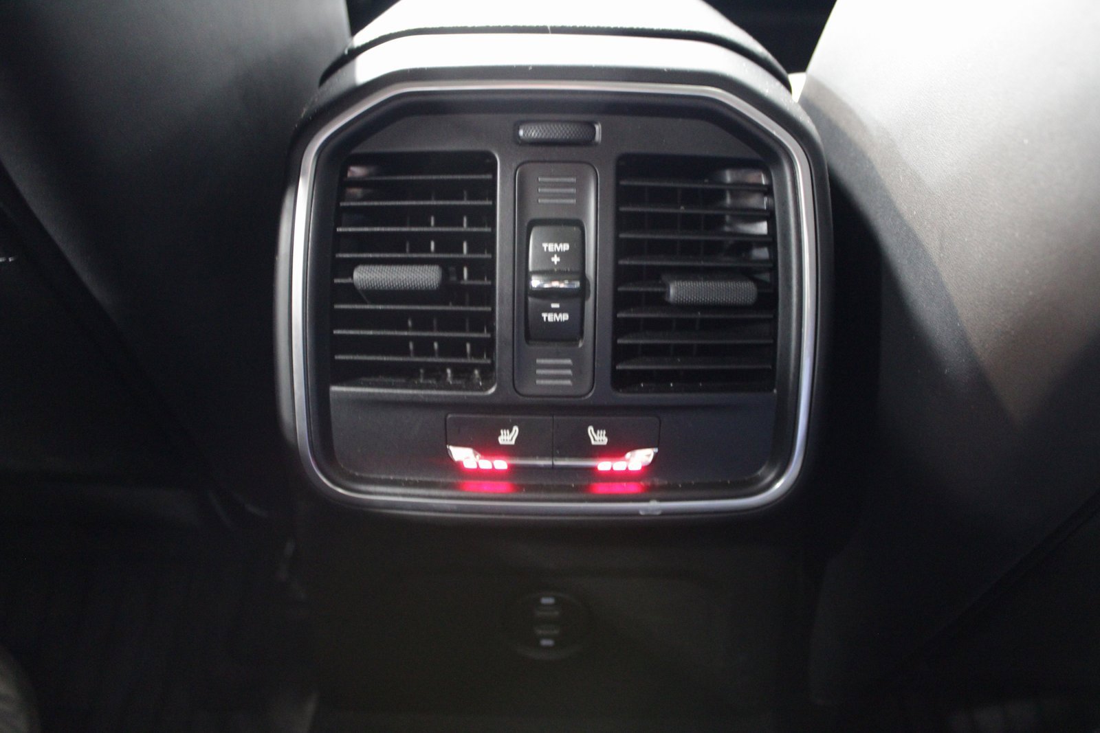 Certified 2025 Porsche Macan image 20