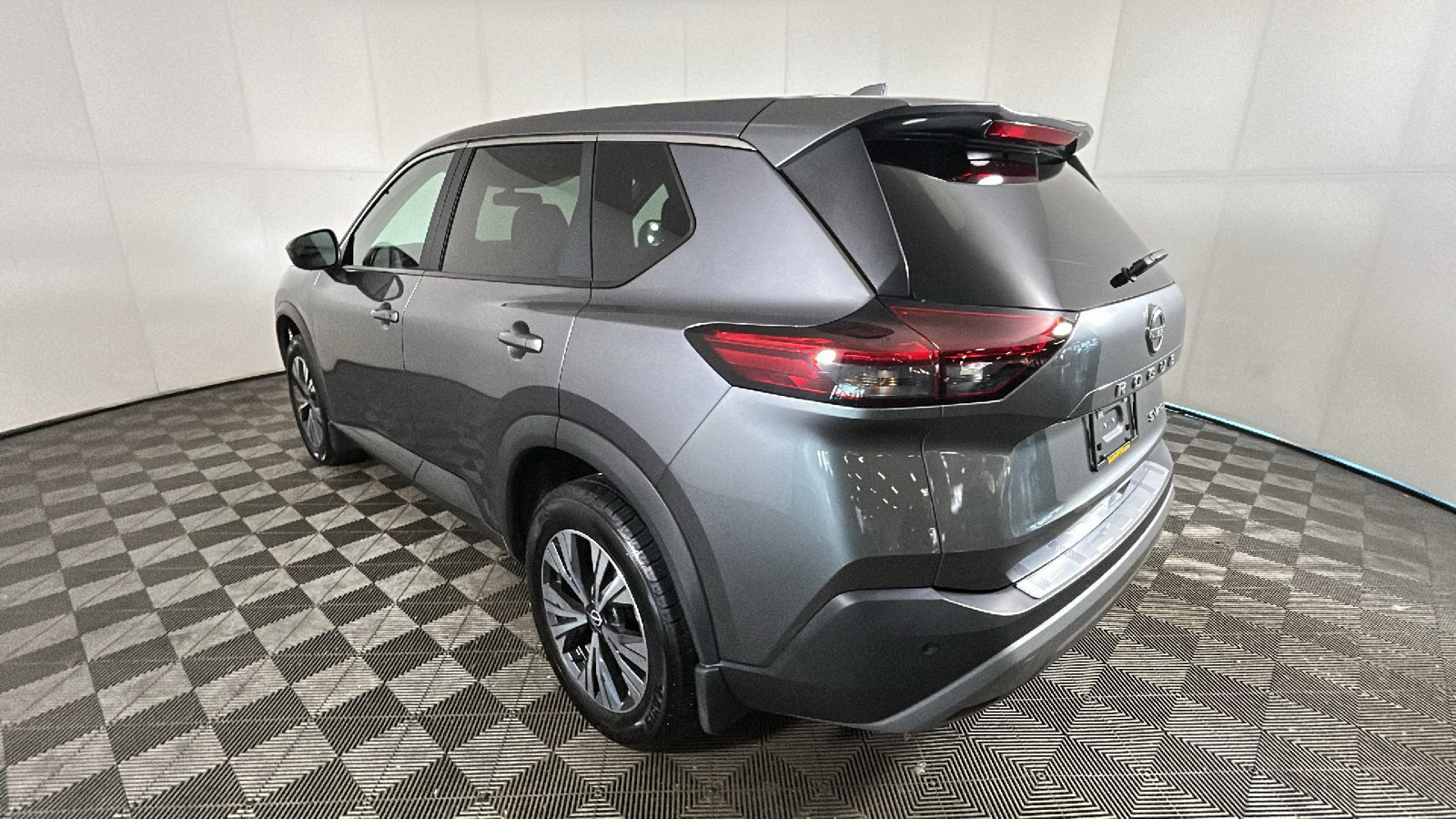 Used 2023 Nissan Rogue SV AWD/4WD image 5