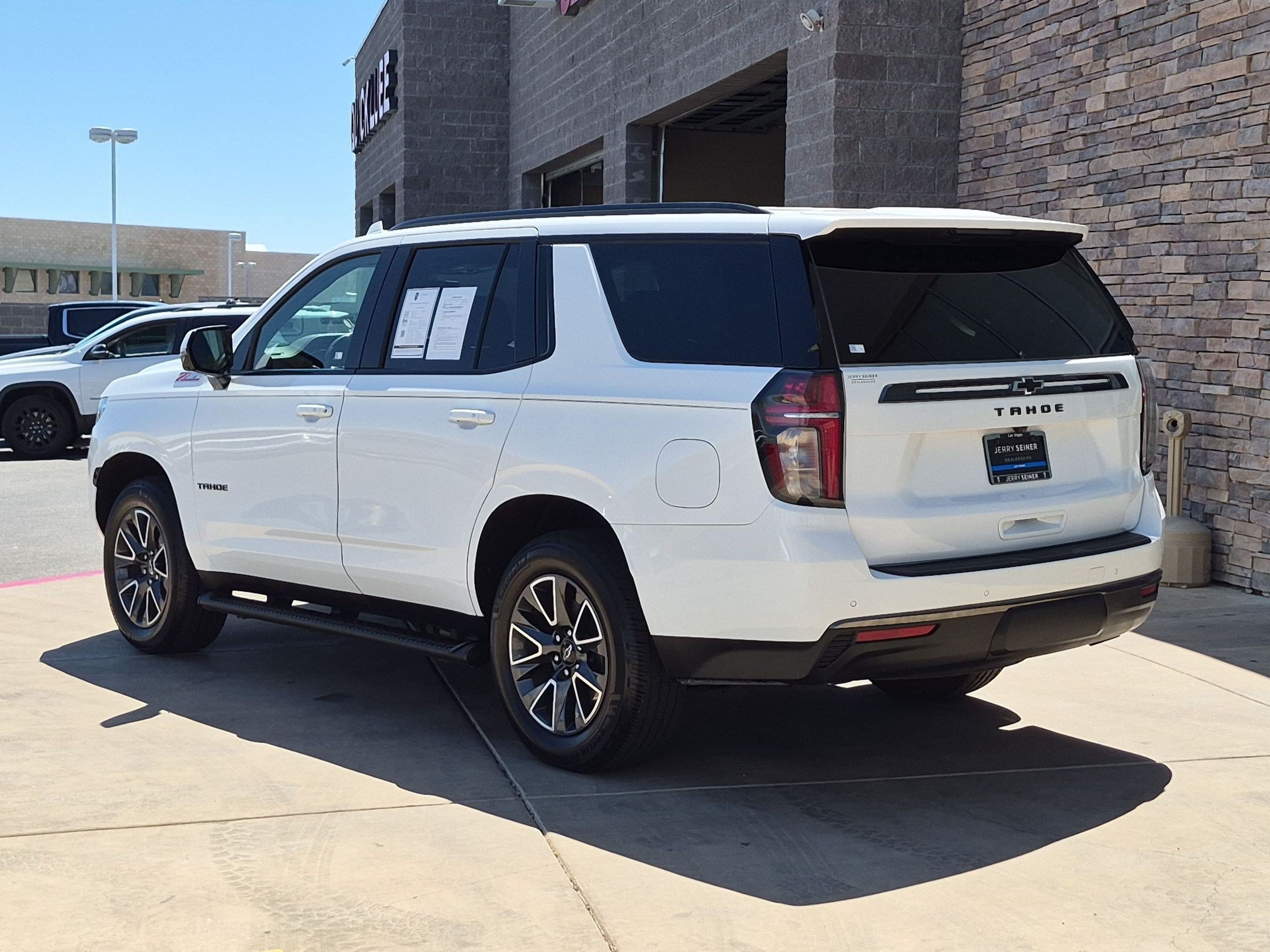 Certified 2022 Chevrolet Tahoe Z71 w/ Luxury Package AWD/4WD image 3