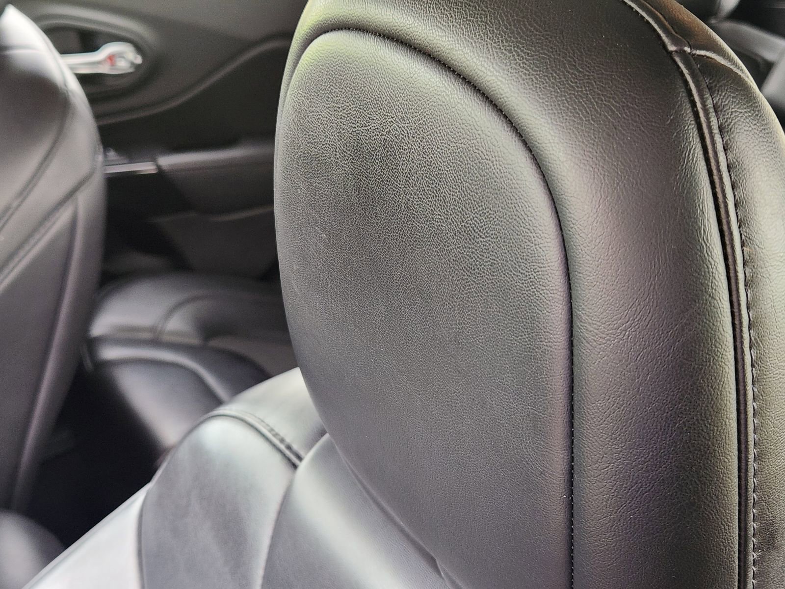 Used 2019 Jeep Cherokee Latitude Plus image 18