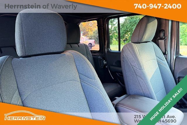 Used 2024 Jeep Wrangler Sahara image 28