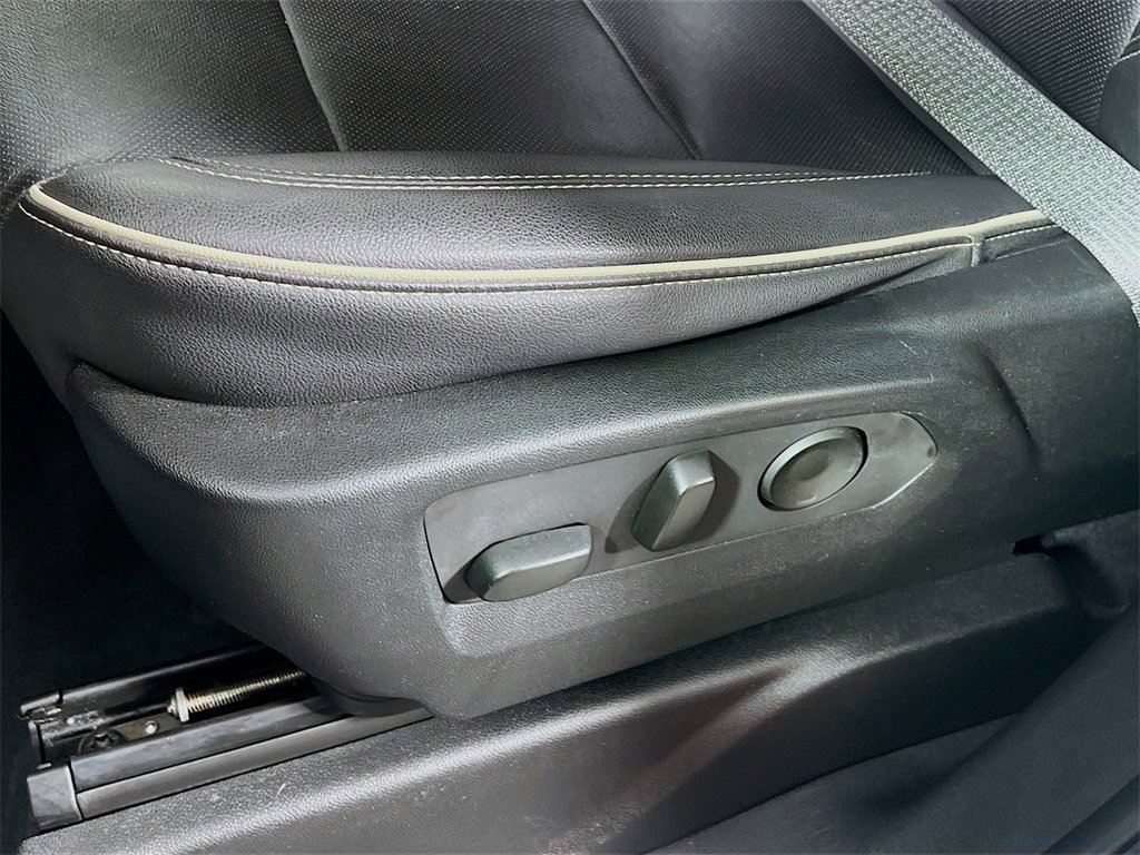 Used 2023 Chevrolet Suburban Premier image 18