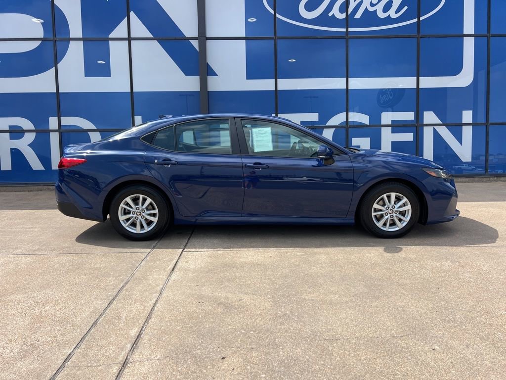 Used 2025 Toyota Camry LE w/ Convenience Package image 9