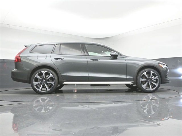 New 2026 Volvo V60 B5 Cross Country Ultra w/ Protection Package Premier image 45