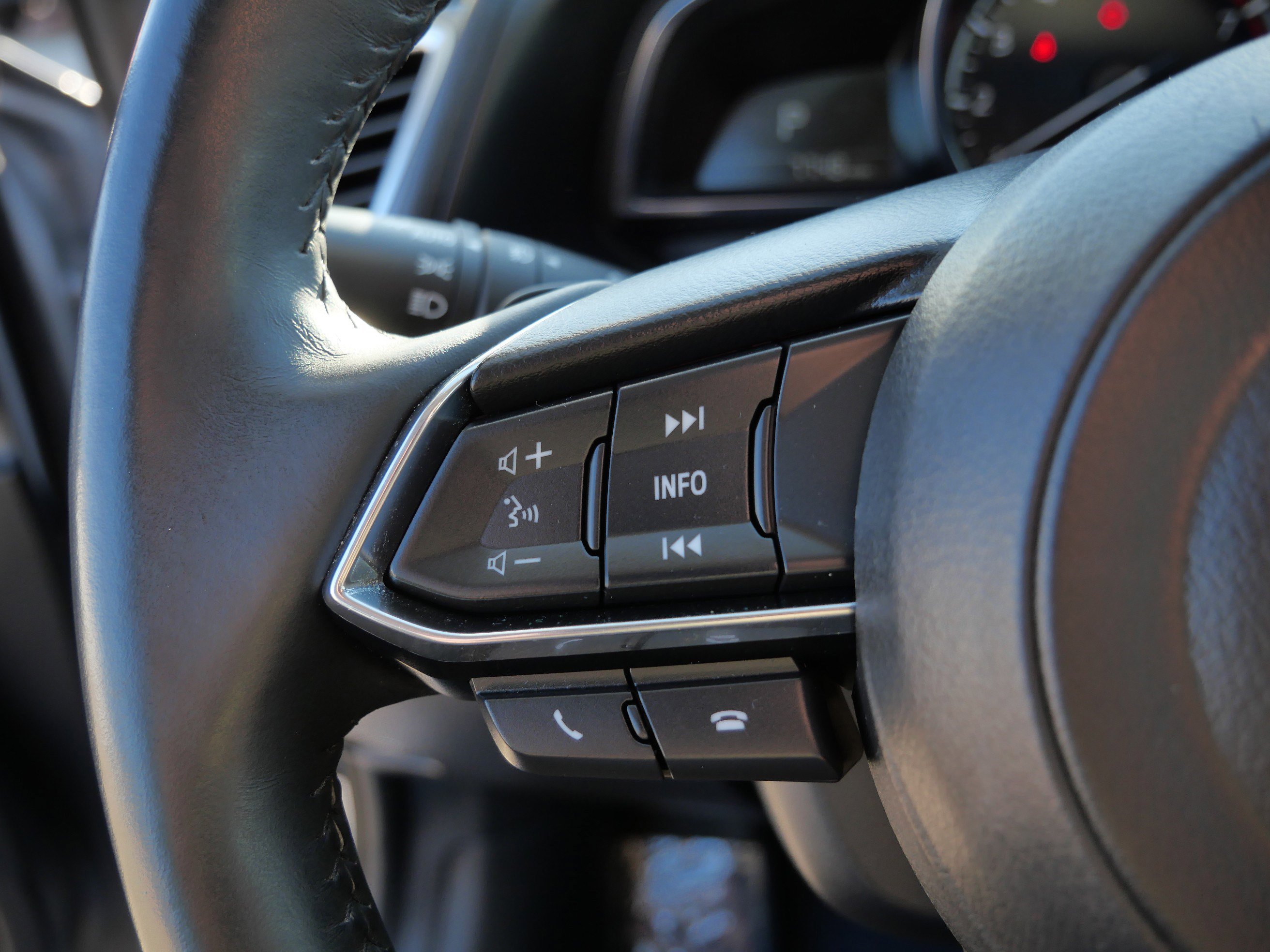 Used 2018 MAZDA MAZDA3 Grand Touring w/ Premium Equipment Package image 27