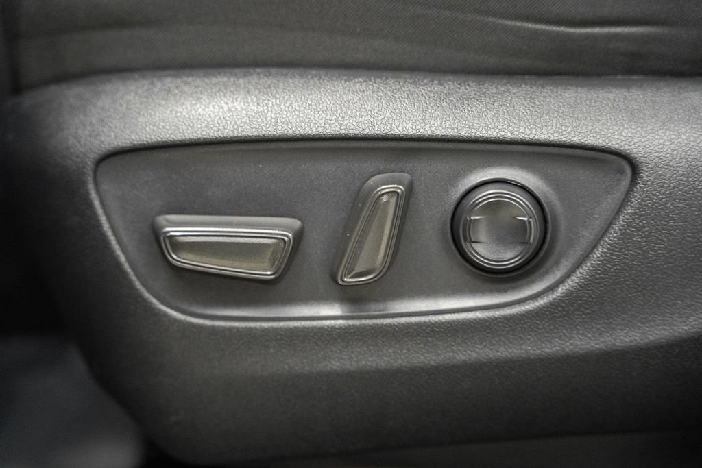 Used 2025 Toyota RAV4 XLE image 31