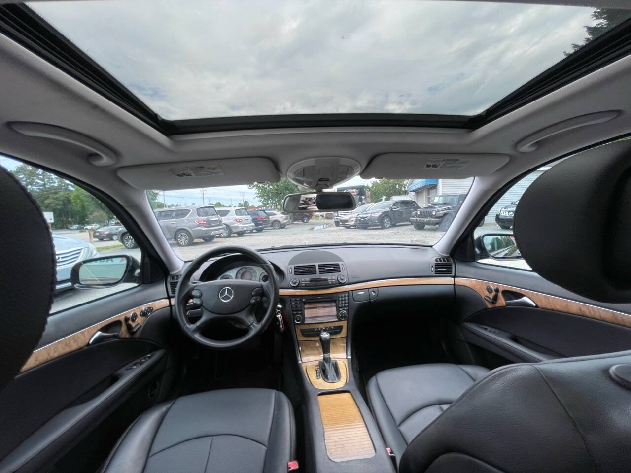 Used 2009 Mercedes-Benz E 350 Sedan image 19