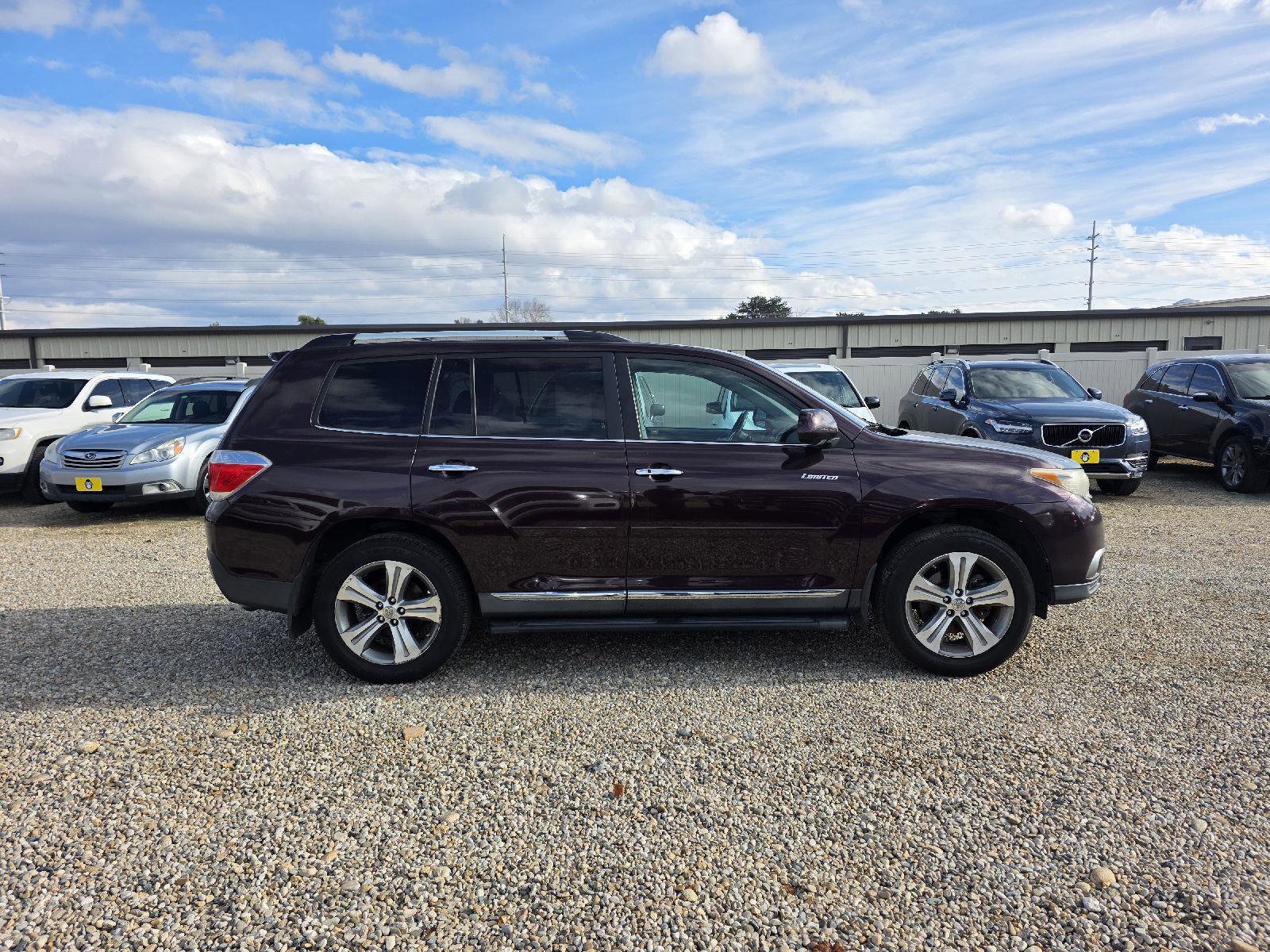 Used 2011 Toyota Highlander Limited w/ Tow Pkg image 4