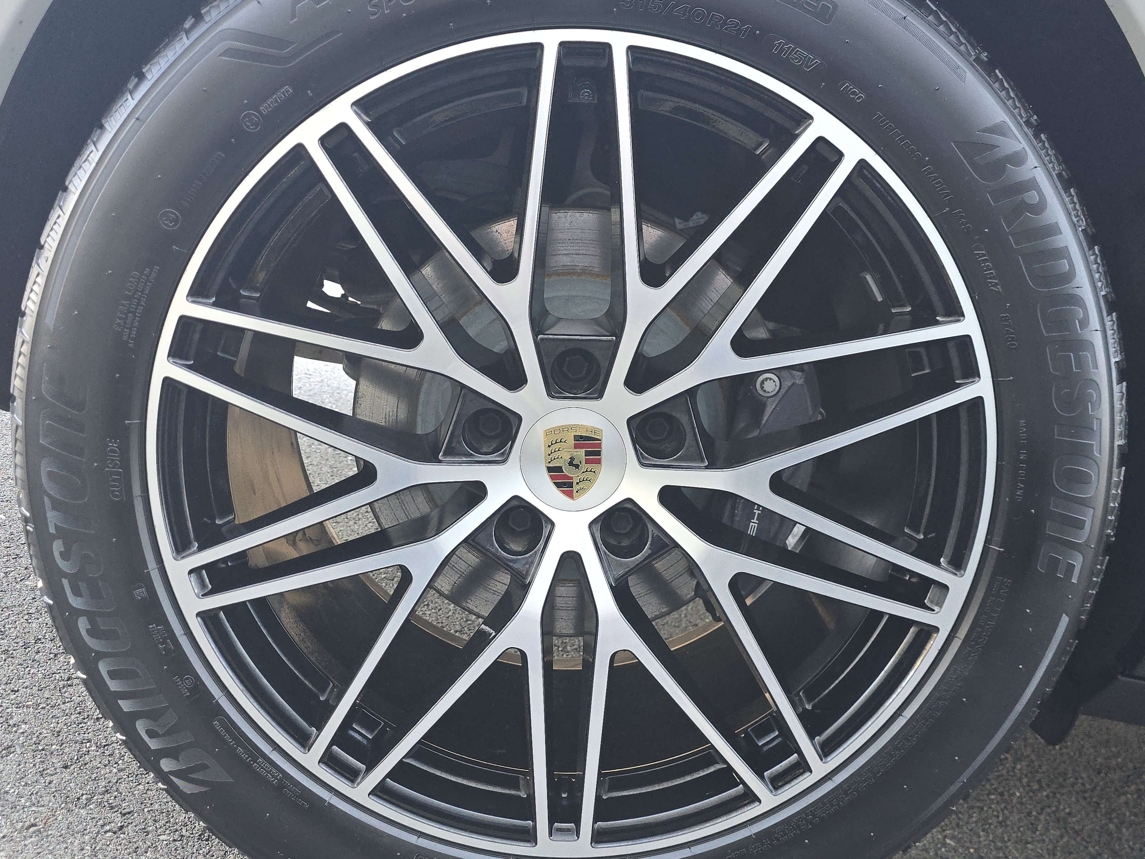 Certified 2024 Porsche Cayenne Coupe AWD/4WD image 17