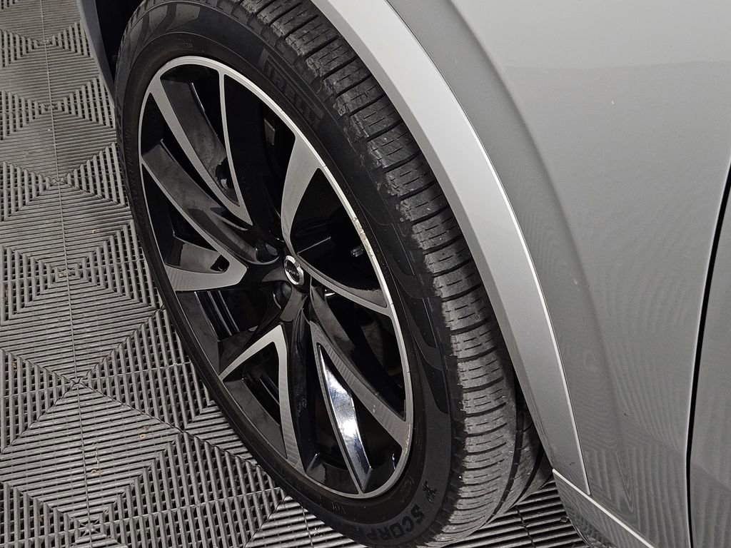 Used 2022 Volvo XC90 T6 Momentum w/ Advanced Package image 7