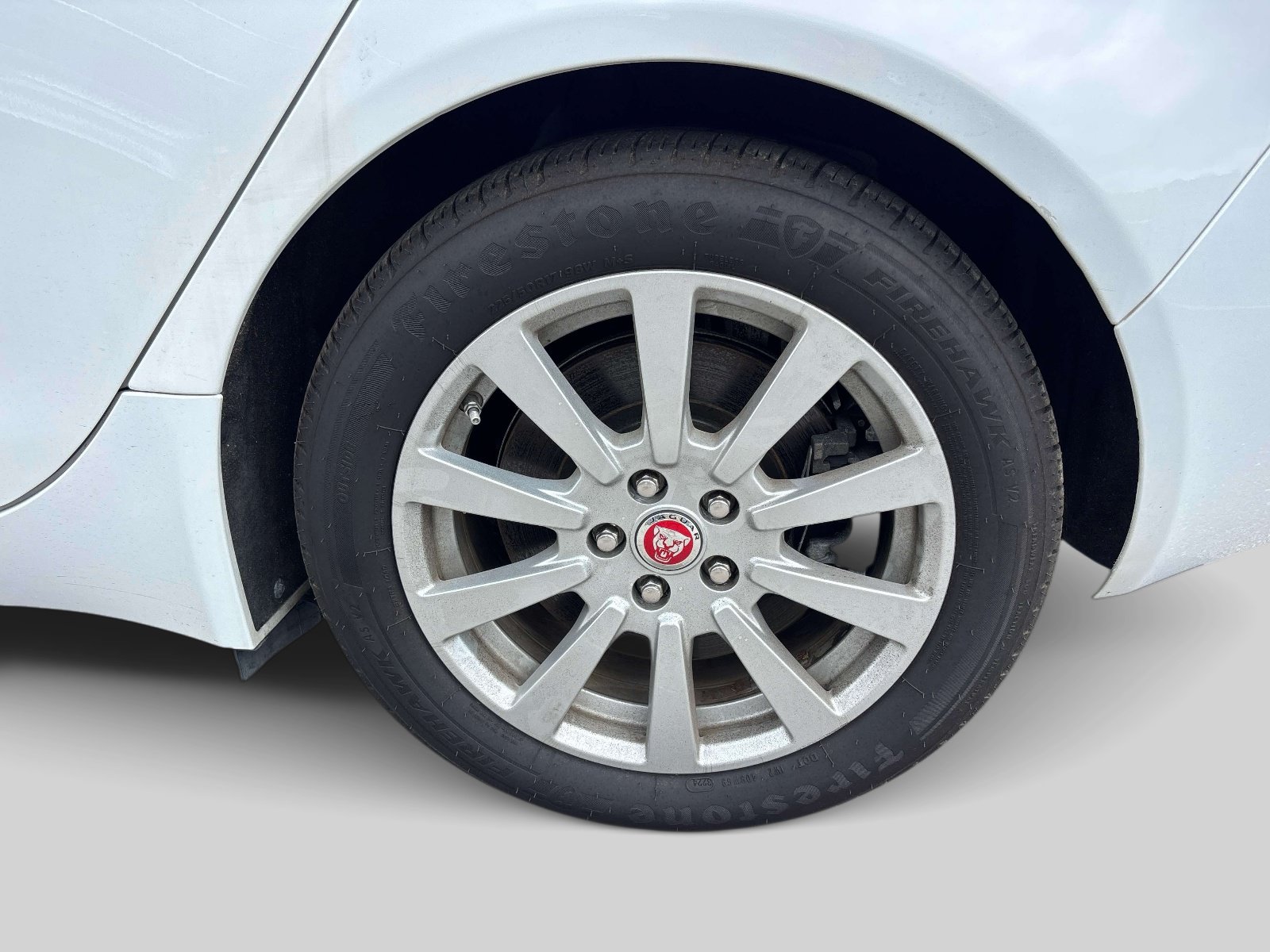 Used 2019 Jaguar XE RWD image 9