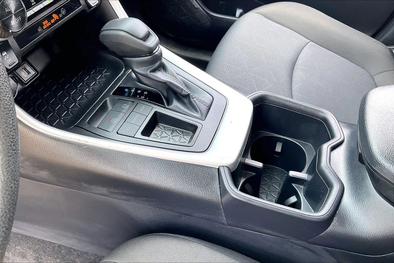 Used 2025 Toyota RAV4 XLE image 18