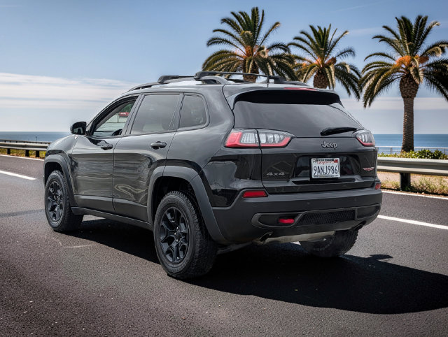Used 2021 Jeep Cherokee Trailhawk AWD/4WD image 7