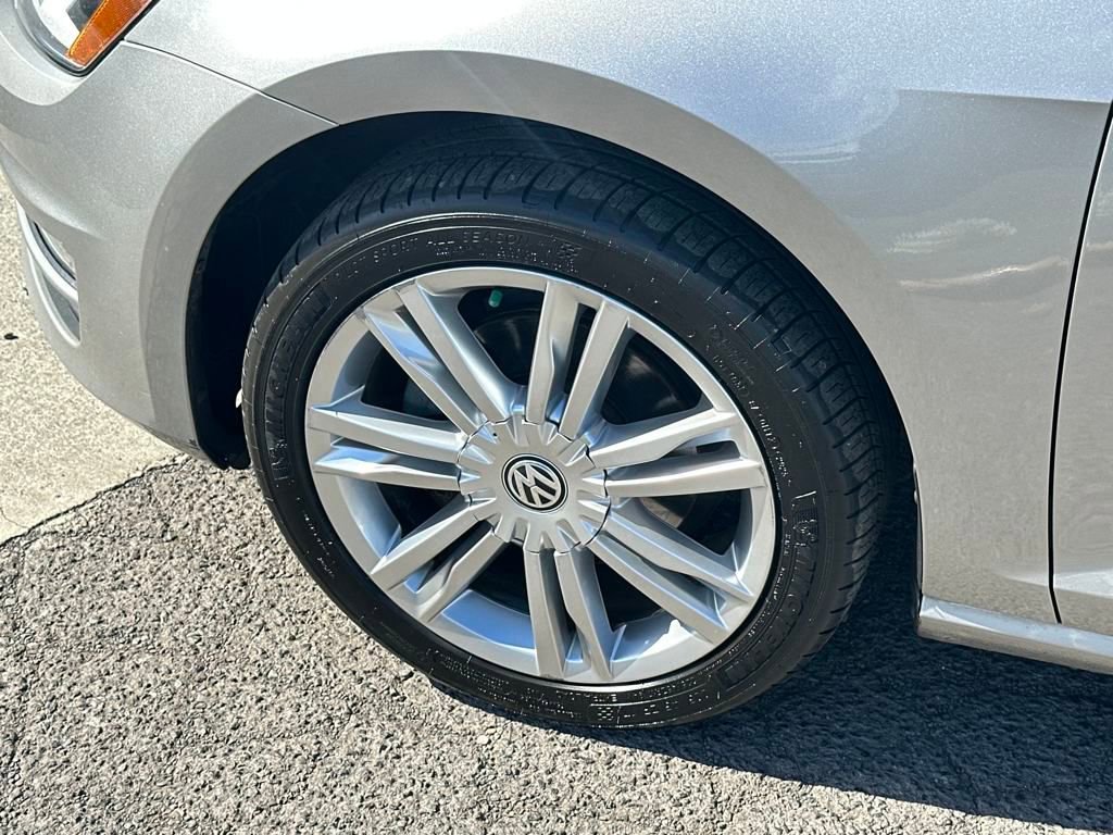 Used 2015 Volkswagen Golf TDI SE image 11